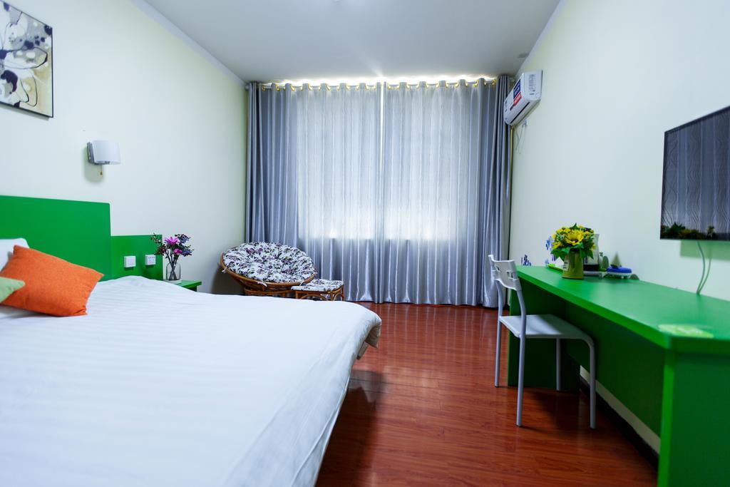 Lijiang Flower Theme Hostel Room photo