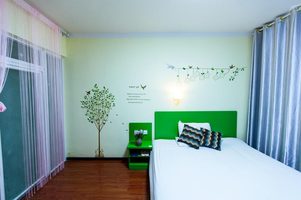 Lijiang Flower Theme Hostel Room photo